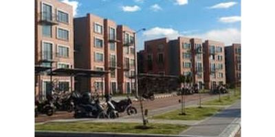 EM ¡OPORTUNIDAD ÚNICA! APARTAMENTO EN MADRID

ATRAS PARQUE LAS FLORES 

Apartamento 301: Un Hogar Espacioso y Luminoso

¡Vendo apartamento en el exclusivo sector de Madrid, al lado del Estadio Municipal! Este apartamento de 60 metros cuadrados de área construida, con 3 habitaciones amplias y cómodas, todas con clóset, es ideal para familias o inversores. ESPACIO DE ESTUDIO.

Características Destacadas:

- Cocina Integral: Con barra tipo americano, perfecta para disfrutar de comidas familiares y reuniones con amigos.
- Balcón Grande: Con una excelente vista, es el lugar perfecto para relajarse y disfrutar del entorno.
- Zonas Verdes y Parques: El conjunto cuenta con amplias zonas verdes y parques al descubierto, ideales para disfrutar del aire libre y la naturaleza.
- Áreas Comunes: Salón social, GYM, parque para niños, cancha de fútbol y parquedero comunal descubierto y para bicicletas.
- Ubicación Privilegiada: Al lado del Estadio Municipal de Madrid, con fácil acceso a servicios y transporte público.

Detalles del Apartamento:

- Antigüedad: 8 años
- Valor de la Administración: $148.000
- Parqueadero: Comunal y para bicicletas

No Pierdas la Oportunidad de Vivir en este Exclusivo Sector

Contacta conmigo para obtener más información y programar una visita. ¡No te arrepentirás!

 

CELULAR 3132073118 CITA PREVIA 
