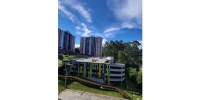 ¡Tu nuevo hogar te espera en Fontibón, Rionegro! ?

Te presentamos este acogedor apartamento en venta, ubicado en una de las zonas más estratégicas y tranquilas de Rionegro: el sector Fontibón. Ideal para vivir en comodidad y con excelente valorización.

? Características del apartamento:

2 habitaciones amplias y luminosas

2 baños completos

Sala-comedor con excelente iluminación natural

Cocina integral moderna

Balcón con vista abierta

Zona de ropas independiente

Parqueadero cubierto

Cuarto útil

?️ Ubicación privilegiada:
A pocos minutos del centro de Rionegro, con fácil acceso a hospitales, supermercados, colegios y principales vías. ¡Todo lo que necesitas, cerca de casa!

? Zonas comunes para disfrutar:

Piscinas para adultos y niños

Cancha deportiva

Sauna y turco

Áreas verdes y espacios recreativos

Un lugar perfecto para quienes buscan tranquilidad, confort y una excelente calidad de vida. ¡Contáctanos para agendar tu visita y enamórate de tu próximo hogar!
