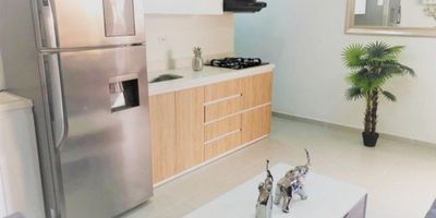 Código   931FR4657 Apartamento Amplio y Cómodo con permiso para rentas cortas por plataformas. Ubicado en Guatapé cerca al malecón en un sector tranquilo y con vista a la represa. Remodelado totalmente, cuenta con 45m2 distribuidos en 2 alcobas, baño en alcoba principal y baño social completo.

excelente ubicación, zona residencial de fácil acceso y con cercanías al parque principal de Guatape, malecon, Iglesia, instituciones educativas, droguerías, canchas, parques, zona comercial y altamente turistica, entre otros sitios de interés, Ideal para inversionistas y renta corta, como AIRBNB. 

El apartamento se vende amoblado.
