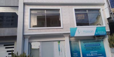 Oportunidad Local Comercial ee dos pisos, en el Barrio Versalles de Cali
Generando muy buena Rentabilidad 

Ubicado en el Norte, en el barrio Versalles, este inmueble es una excelente oportunidad para emprendedores y empresarios que buscan establecerse en una zona estratégica y con alto potencial de crecimiento.
Consta de dos niveles y actualmente , el primer nivel se encuentra rentado por un centro médico, que paga una renta mensual de $4.000.000. Este local es ideal para cualquier tipo de negocio que requiera una ubicación visible y accesible.
En el Segundo Piso, Con una superficie de 150 metros cuadrados, este espacio es perfecto para establecer una oficina, empresa, negocio o actividad comercial. La ubicación en el segundo piso ofrece una excelente privacidad y seguridad.
El barrio Versalles se caracteriza por ser una zona comercial y residencial en crecimiento, con una excelente ubicación que permite acceder fácilmente a las principales vías de la ciudad. 
La proximidad a centros comerciales, bancos y otros servicios hace que este inmueble sea ideal para cualquier tipo de negocio.
La rentabilidad de este inmueble es muy atractiva, ya que entre los dos pisos genera $6.300.000.
Esto representa una excelente oportunidad para inversores que buscan obtener una rentabilidad sólida y segura.
Este inmueble es una excelente oportunidad para invertir en una propiedad comercial y en una zona en crecimiento. La ubicación estratégica y la rentabilidad actual hacen que este inmueble e