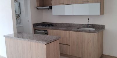 SE RENTA APARTAMENTO EN CIUDAD JARDIN LA CEJA,UNIDAD CERRADA CON AMPLIA ZONA VERDE, 3 HABITACION, 1 BANO, 1 VESTIER, 1 BALCON, SALACOMEDOR, COCINA, ZONA DE ROPAS.PARQUEADERO.
