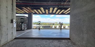 Oportunidad unica en Pereira! Se arrienda local comercial de 28,7 m, ubicado en exclusivo centro comercial en el sector de Cerritos, una de las zonas con mayor crecimiento y proyeccion de la ciudad. Ideal para emprendedores o empresarios que deseen adaptar y remodelar el espacio a su gusto. Excelente visibilidad, alto flujo de personas y facil acceso. Haz realidad tu proyecto en el lugar ideal!