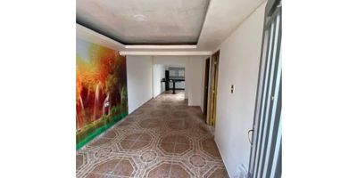 Oportunidad única para invertir y vivir en un mismo lugar. Vivienda principal de tres (3) niveles que ofrece tres (3) alcobas, un (1) closet, sala comedor, cocina integral, un (1) baño, pisos en cerámica y patio de ropas. La renta cuenta con apartamento estudio de una (1) alcoba, sala comedor, cocina sencilla, un (1) baño y zona de ropas.

¡Aprovecha esta propiedad versátil que combina comodidad y rentabilidad en un solo lugar!

Código inmo: 14912 Manizales, Caldas
