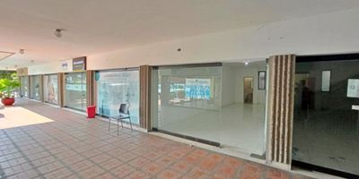 ¡Este local lo tiene todo! Con 35 metros cuadrados, aire acondicionado central, baño independiente, y una ubicación en esquina sobre vía principal. Ideal para tu negocio con servicios independientes, vigilancia 7x12, y cerca de supermercados y transporte público. ¡No dejes pasar esta oportunidad! Contáctanos ahora para más información.