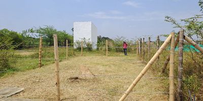 Excelente oportunidad de inversión en zona de alto crecimiento urbano. Lote de 72 metros ubicado en Jamundí, con vías de acceso pavimentadas y gran proyección de desarrollo futuro. Disfrute del equilibrio perfecto entre la tranquilidad campestre y la conectividad urbana en un sector que ofrece un ambiente natural privilegiado, rodeado de zonas verdes y paisajes excepcionales. La ubicación estratégica garantiza fácil acceso a servicios públicos, excelente conectividad con Cali y municipios aledaños, además de un crecimiento sostenido que asegura valorización constante. Ideal para construcción de vivienda familiar o como proyecto de inversión con excelente retorno a mediano y largo plazo. No pierda esta oportunidad única en una de las zonas más prometedoras del Valle del Cauca, donde la naturaleza y el progreso se combinan perfectamente.