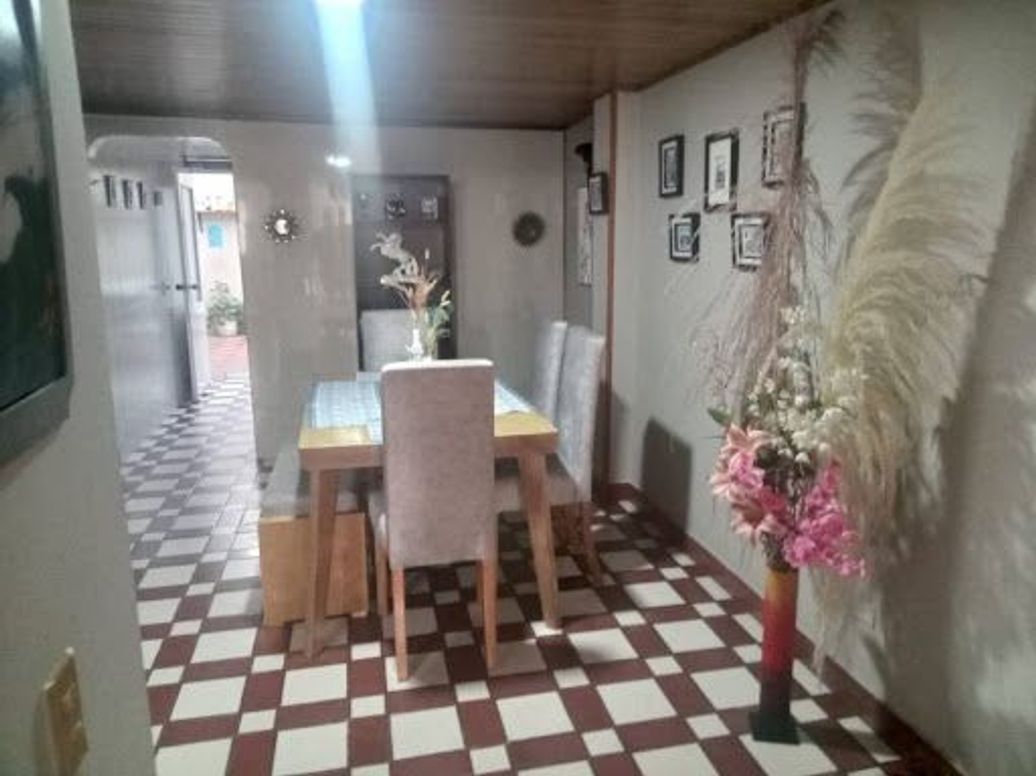 Casa de 5 alcobas en venta en Rincón Santo, Bogotá, 245 m² · foto 3 de 20