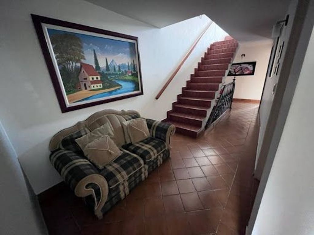 Casa de 5 alcobas en venta en Rincón Santo, Bogotá, 245 m² · foto 11 de 20