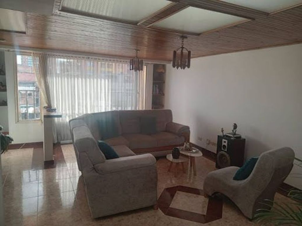 Casa de 5 alcobas en venta en Rincón Santo, Bogotá, 245 m² · foto 17 de 20