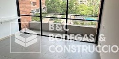 Arriendo apartamento de 65 m² en unidad cerrada, con 2 habitaciones, parqueadero privado y cuarto útil. Canon: $3.700.000. La unidad cuenta con completas zonas comunes que incluyen piscina, juegos infantiles, gimnasio, salón social, spa, cancha de squash, terraza, jacuzzi y turco, ideales para disfrutar de momentos de descanso y recreación. Un espacio moderno, bien ubicado y pensado para ofrecer comodidad y exclusividad. Contáctanos al 300 767 6000.