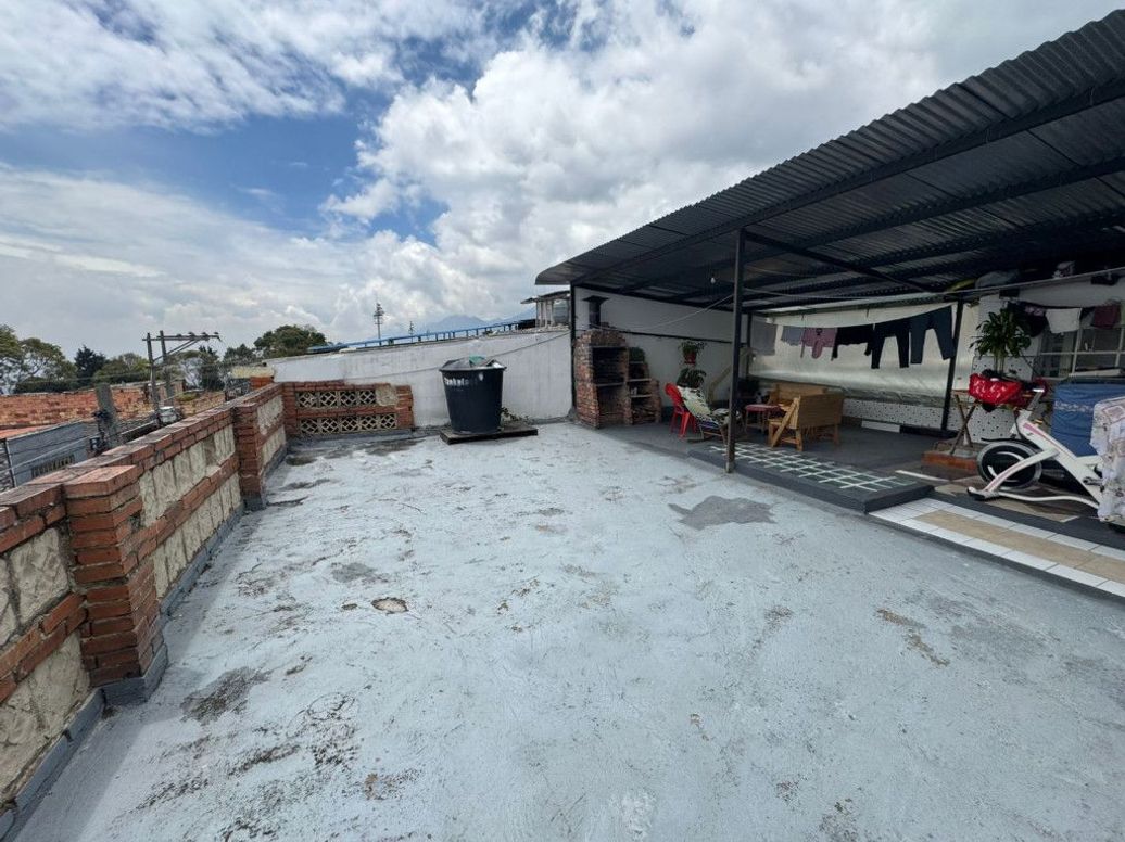 Casa de 12 alcobas en venta en San Vicente, Bogotá, 193 m² · foto 18 de 20