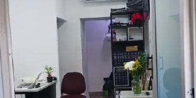 Se vende o permuta local amoblado y actualmente rentando en el Centro Comercial Patio del Unión, en pleno centro de la ciudad. Se acepta permuta.
Ubicación a pocos pasos del Edificio Coltejer
Área de 21 m2 totalmente dotados, con baño, cocineta y aire acondicionado
Estado, alquilado y generando ingresos desde el primer día
Precio de venta. 360.000.000
Ideal para inversionistas que buscan rentabilidad inmediata
se recibe vehiculo o propiedad