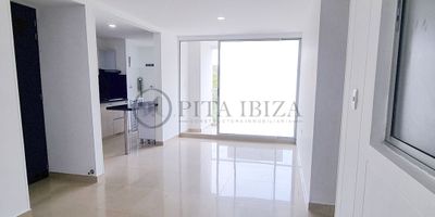 Acogedor y funcional apartamento ubicado en una de las mejores zonas residenciales de la ciudad, con fácil acceso a centros comerciales, colegios, transporte y zonas verdes. Cuenta con 3 habitaciones, todas con clóset empotrado, 2 baños completos con acabados modernos, una cocina integral equipada con muebles superiores e inferiores, y una zona independiente de lavado y secado, mas un espectacular balcon con excelente vista. 
Ideal para familias que buscan comodidad, buena ubicación y un entorno seguro. 
Excelente opción para vivir.
COD 3021