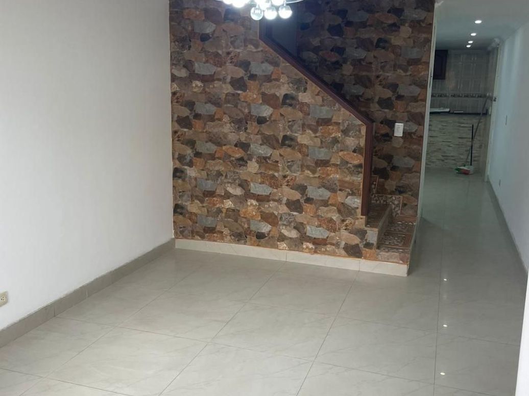 Casa de 3 alcobas en venta en Madelena Iii Y Iv, Bogotá, 65 m² · foto 3 de 19