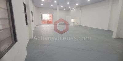 Arriendo local dúplex en Envigado cerca al parque principal, 130 mts, 5 alcobas, 6 baños, cocina integral, red de gas, segundo piso, salón de reuniones.Información sujeta a cambios. Las imágenes de muebles, enseres, decoración y demás elementos son una referencia.Arrienda Activos y Bienes, Inmobiliaria experta en administración, arrendamiento y venta de apartamentos, casas, locales, bodegas y oficinas en el Oriente Antioqueño, Medellín y toda el área Metropolitana.