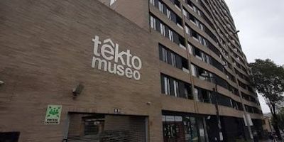 Amplio local comercial ubicado en el barrio San Martin Centro Internacional, de 25 mts2. cerca de la carrera 7, a pocas cuadras del centro comercial San Martín y de la plaza la Perseverancia, se encuentra en la base del edificio Tekto Museo sobre la carrera 5, transporte a toda la ciudad con fáciles vías de acceso. local esquinero que al ingresar encontrará espacio de un solo ambiente con vitrina de vidrio, cuenta con un baño y tiene todos los servicios independientes con luz trifásica. Cualquier información adicional contactar a John Hernández al teléfono 314 3688704 o al correo electrónico john.hernandezinmobiliariabogota.com. El equipo de inmobiliaria Bogotá está comprometido a brindar una experiencia de vida excepcional para nuestros clientes desde el momento en que se unen a nuestra comunidad.