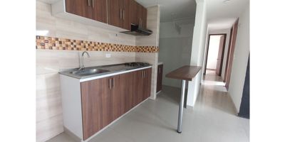 
Arriendo amplio apartamento ubicado en el conjunto residencial Carrara tercer piso quien tiene cerca a completos y modernos centros comerciales como: C.C Fontanar, Centro Chía, Megacity y Megacentro, importantes vias de acceso como : Autopista norte, Variante Chía - Cajica , Variante Zipaquirá - Ubaté, Via Tocancip{a - Briceño, Calle 4a, Av. la Toscana y Av Industrial. Vive en un sector de alto desarrollo , crecimiento residencial y comercial en la zona.

Consta de :


 3 Alcobas con closets  
 Baño alcoba principal (equipado)
 Baño social (equipado)
 Estudio 
 Sala - Comedor
 Cocina semi Integral 
 Zona de ropas 
 Calentador a gas 
 
 Zonas Comunes :
  
 Edificio de parqueaderos
 Porteria con lobby
 Gimnasio dotado
 Salón de ejercicios
 Salón social
 Salón de recreación infantil
 Salón de videojuegos y juegos de mesa
 Piscina cubierta y climatizada para adultos y niños 
 2 zonas BBQ


