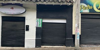 CENTRO 

2.100.000

LOCAL CENTRAL CON ÁREA DE APROXIMADAMENTE 13.20 MT2   1 BAÑO

SERVICIO DE AGUA Y SERVICIO DE LUZ COMPARTIDO