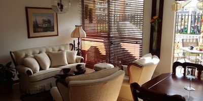 1461 Hermoso apartamento ubicado en excelente sector de Mosquera, cuenta con tres habitaciones, dos baños, alcoba principal con vestier, habitaciones auxiliares con closet, baños totalmente terminados, estudio, sala comedor, terraza amplia, cocina integral con isla, patio de ropas  cubierto con domo corredizo, depósito contiguo al apartamento, parqueadero cubierto en sotano. El conjunto tiene piscina adultos, acuaparque para niños, parque recreacional para niños, sauna, turco, jacuzzi, cancha de squash, gimnasio, salón para bebes, salones de juegos, salones de eventos, teatrino, bbq, cancha multiple, minigolf, parque para mascotas, amplias zonas verdes y jardines, también cuenta con minimarket, bicicleteros y parqueaderos para visitantes.