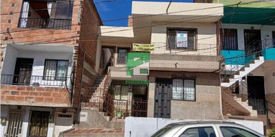 SE ARRIENDA CASA PISO 2 EN CAMPO VALDÉS EN EXCELENTE UBICACIÓN, CUENTA CON;

- SALA
- COMEDOR
- 5 ALCOBAS (2 CON PUERTAS)
- 2 CLÓSETS
- COCINA SEMI-INTEGRAL
- RED DE GAS
- 2 PATIOS
- 2 BAÑOS
- PISO EN BALDOSA
- BALCON
- TERRAZA
- CALENTADOR DE AGUA

CONTACTO: ARRENDAMIENTOS PANORAMA MANRIQUE
TELEFONO: (604) 5166060. WHATSAPP: 3104700944
ASESOR (ANDRÉS GARCÍA): WHATSAPP 3193626883
