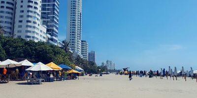 Lote en venta en Bocagrande, Cartagena, Bolívar. Este terreno de 3828 m² se ubica frente al mar, ofreciendo una oportunidad para desarrollo inmobiliario con un índice de construcción del 600%. Ideal para proyectos de gran escala en una de las zonas más valoradas de Cartagena. La propiedad está estratégicamente situada en el barrio Bocagrande, consolidándose como una inversión atractiva. Para más información sobre este lote en Cartagena o para programar una visita, puede contactarnos vía whatsapp, quiero que me contacten o ver telefonos.