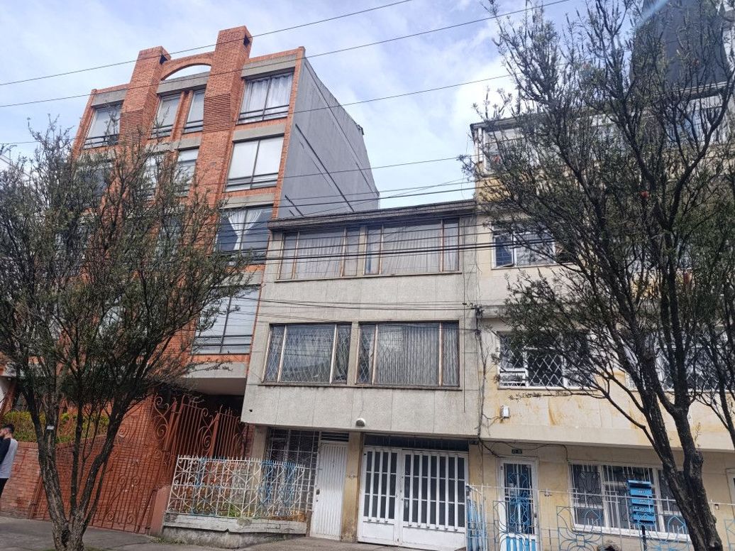 Casa de 3 alcobas en venta en Alfonso López, Bogotá, 316 m² · foto 5 de 7