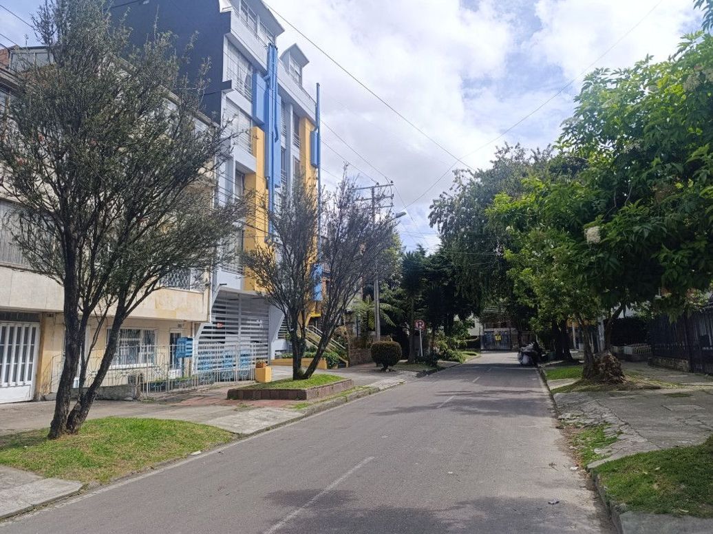 Casa de 3 alcobas en venta en Alfonso López, Bogotá, 316 m² · foto 2 de 7