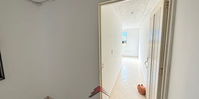 Apartamento para arrendar en el barrio Salomia, cuenta con tres habitaciones, un baño, sala comedor. 
Cerca a centro comercial, fácil acceso.