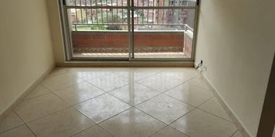 Disponible apartamento en arriendo ubicado en Bello sector Machado.

Se ofrece para arriendo cómodo apartamento ubicado en Bello sector Machado. 

Características del inmueble: 
3 alcobas, una con clóset 
Sala-comedor con balcón 
Cocina integral con red de gas 
2 baños (uno en la habitación principal y otro social) 
Zona de ropas

Unidad residencial cerrada, cuenta con zonas comunes completas para el disfrute de toda la familia: 
Portería 24 horas, zonas verdes, piscina, gimnasio, juegos infantiles, entre otros
