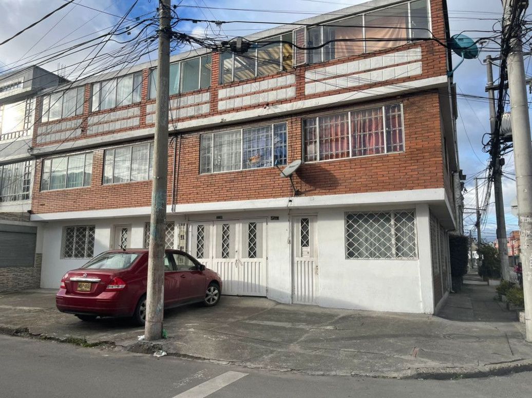 Casa de 16 alcobas en venta en Carvajal, Bogotá, 373 m² · foto 3 de 12