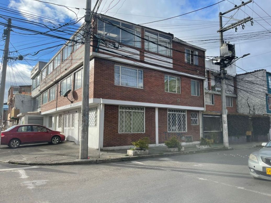 Casa de 16 alcobas en venta en Carvajal, Bogotá, 373 m² · foto 4 de 12