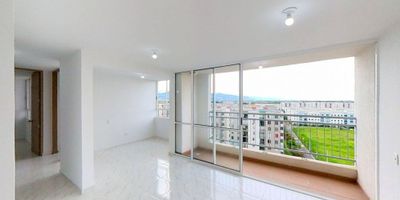 Apartamento en venta de 62m2, con vista exterior, ubicado en un 10avo piso (Torre 5 Apto 1019), acceso por ascensor, parqueadero propio descubierto (63). Consta de 2 habitaciones, 2 baños, balcón, sala comedor, zona de estudio, cocina integral y zona de lavandería. Tiene piso cerámico en todas sus zonas. El conjunto cuenta con zonas verdes, zona para niños, salón social, piscina y vigilancia privada las 24 horas. Cerca a almacenes de cadena D1 y Ara; cerca a colegio Senderos de Lili y Los Almendros; cerca a universidad Univalle; cerca a paradas del MIO; Vías de acceso por la cra 86 y calle 54c. ID-21764231944
