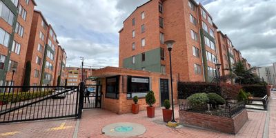 Gran oportunidad de inversión en Tierra Buena
Se vende apartamento de 55 metros cuadrados en cuarto piso sin ascensor, con 3 habitaciones, 1 baño, cocina integral, y vista exterior. Está en excelente estado, ubicado en un conjunto residencial pequeño y tranquilo, con salón comunal, cancha múltiple y parqueadero comunal. A tan solo pasos del Colsubsidio Ipanema y con fácil acceso por la Avenida Guayacanes.