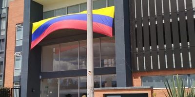 Lindo apartamento ubicado en Ciudadela La Prosperidad en Madrid Cundinamarca, cuarto piso con  ascensor, 3 habitaciones, 2 baños , sala comedor, balcón con hermosa vista a los cultivos  y zona verde,  cocina integral, zona de lavandería independiente, pisos en madera , totalmente encortinado, parqueadero propio,  el conjunto cuenta próximamente con piscina y zona BBQ.