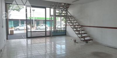 Oficina para arriendo en el sector de la Esmeralda, la Oficina cuenta con muy amplios y luminosos espacios, cuenta con 2 banos, poceta, y energia monofasica, se encuentra cerca a la AV Regional, a supermercados, entidades bancarias, restaurantes y vias principales. VALOR DE ARRIENDO + IVA
