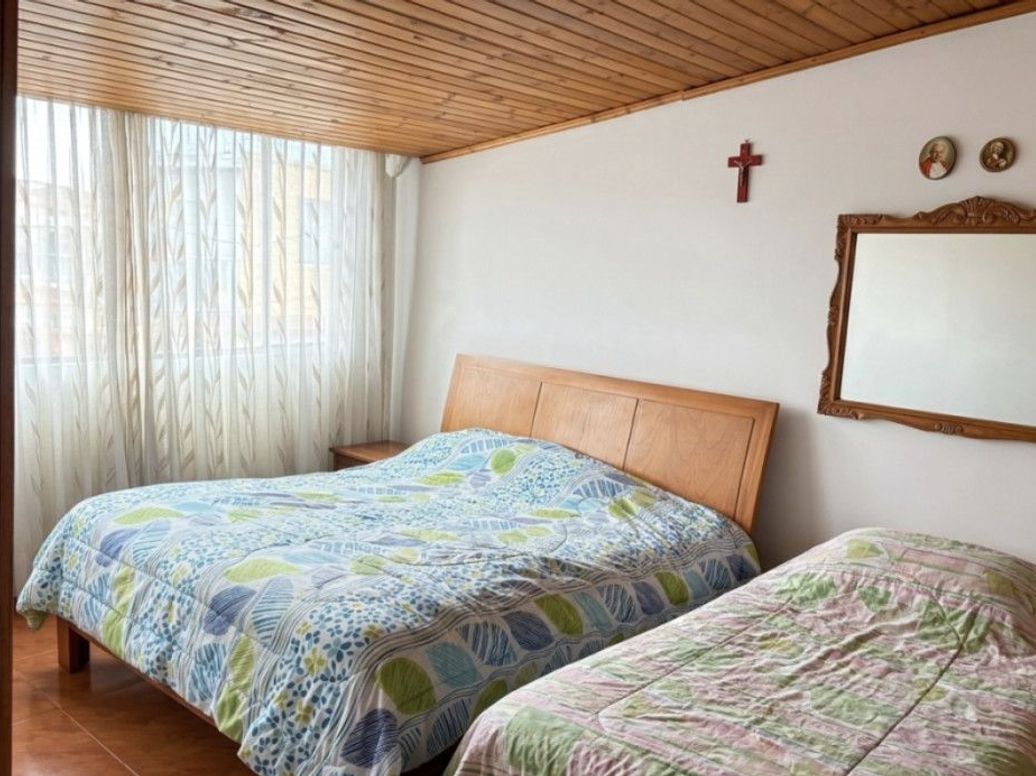 Casa de 7 alcobas en venta en Ciudad Jardín Norte, Bogotá, 350 m² · foto 3 de 7