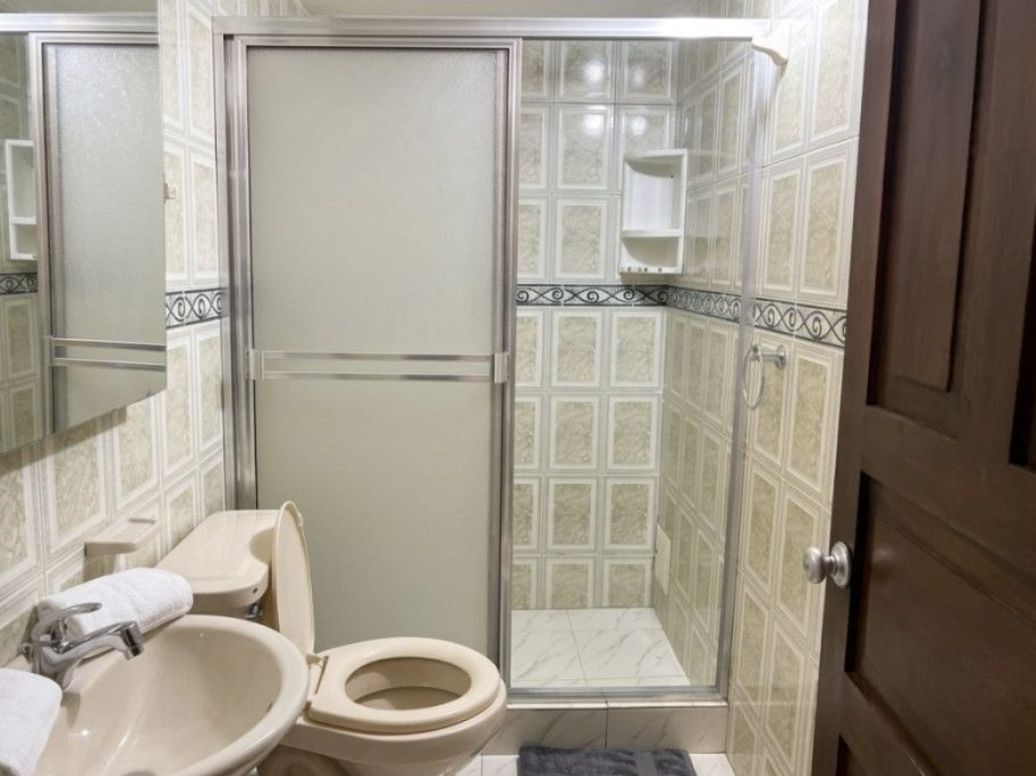 Casa de 7 alcobas en venta en Ciudad Jardín Norte, Bogotá, 350 m² · foto 6 de 7