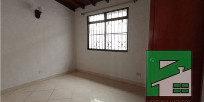 Se arrienda casa en el sector de Belén la Nubia

4 alcobas
4 closet
Sala
Comedor
Cocina integral
Red de gas
2 baños cabinados
Patio
Zona de ropas
Piso en ceramica
Terraza
Cuaro util
Parqueadero

Arrendamientos Panorama Belén: 347 12 14 / 301 544 68 92
