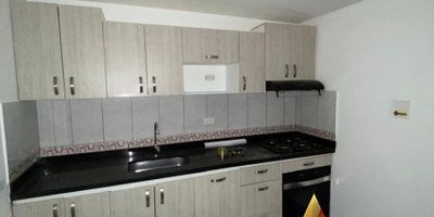 Casa en venta en La Estrella, Antioquia. Ubicada en el barrio Caquetá, esta casa de 1 piso ofrece 3 habitaciones y 2 baños, ideal para su familia. Disfrute de un área construida de 90 m² en un sector tranquilo con estrato 3. La propiedad cuenta con vigilancia, brindando mayor seguridad. Precio de venta: $220.000.000. Si busca una casa en La Estrella, Antioquia, esta es una excelente opción en Caquetá. Contacte para más detalles o para agendar una visita. Use las opciones de WhatsApp, quiero que me contacten o ver teléfonos.