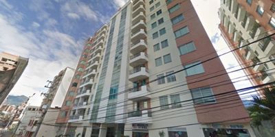 VENDO APARTAMENTO UBICADO EN PISO 7 SECTOR DE ALTA VALORIZACION CON ASCENSOR.

CONSTA DE SALA COMEDOR CON BALCON AMPLIO, COCINA INTEGRAL, ZONA DE LAVANDERIA, 3 HABITACIONES CON CLOSET, LA HABITACION PRINCIPAL CON BAÑO PRIVADO, 2 HABITACIONES AUXILIARES, 1 BAÑO SOCIAL, ESTUDIO INDEPENDIENTE ESTILO OFICINA, PARQUEADERO PRIVADO.

ZONAS COMUNES PISCINA, SALON COMUNAL, VIGILANCIA 24 HRAS

