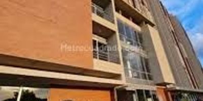 ARRIENDO HERMOSO APARTAESTUDIO EN EL REDIL NORTE DE BOGOTÁ
35 metros 1 habitación con closet 1 baño cocina integral sala comedor piso en SPC parqueadero comunal
Conjunto con gimnasio teatrino salón comunal spa lavandería juegos infantiles y seguridad 24 horas
Cerca a PriceSmart Éxito 170 CC Santa Fe universidades y avenidas principales como calle 170 autopista norte y carrera 7 fácil acceso a Transmilenio y zonas verdes