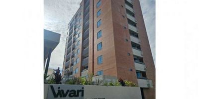 ¡Rento Apartamento en Unidad Vivari - Rionegro!

? Ubicación privilegiada:


 En el corazón de Rionegro, al frente del Centro Comercial San Nicolás.
 Cerca de la Clínica Somer, el aeropuerto, Barro Blanco, Zona Franca y el Parque Principal de Rionegro.
 Con excelente acceso a rutas de transporte público.


? Características del apartaestudio:


 Área: 39mt2
 Sala-comedor acogedora.
 Cocina integral moderna.
 Zona de ropas 
 Habitación Principal con baño privado .
 1 habitación
 Baño social.
 Parqueadero Cubierto
 Cuarto Util


? Valor de renta: $2.200.000

? Características de la unidad:


 Piscina para adultos y niños, se enctrega en 4meses aprox
 Spa de bicicletas.
 Juegos infantiles.
 Zona de fogata.
 Gimnasio al aire libre e interno.
 Portería con vigilancia 24/7.
 Zona de mascotas.
 Salón social.
 Senderos peatonales.
 Solárium.


Zonas Comunes En construcción

Invierte en un apartaestudio con ubicación estratégica, diseño moderno y excelentes zonas comunes en Rionegro.
? Contáctanos para más información o agendar una visita.
