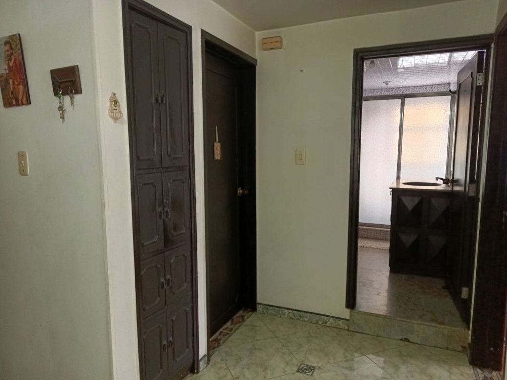 Casa de 8 alcobas en venta en Prado Veraniego, Bogotá, 253 m² · foto 11 de 18