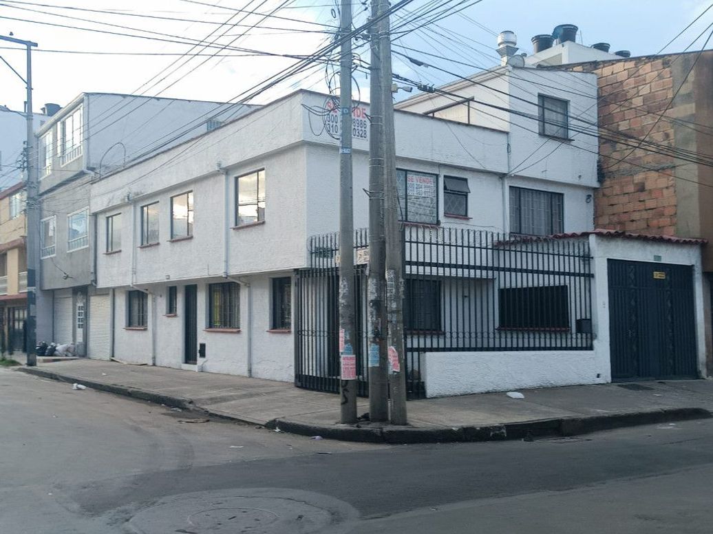 Casa de 8 alcobas en venta en Prado Veraniego, Bogotá, 253 m² · foto 16 de 18