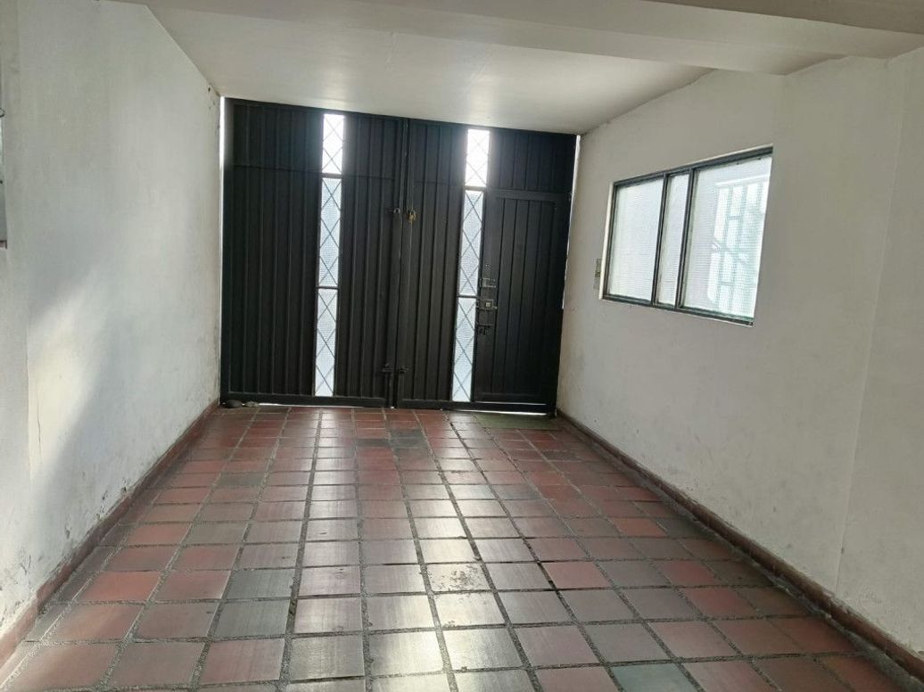 Casa de 8 alcobas en venta en Prado Veraniego, Bogotá, 253 m² · foto 2 de 18