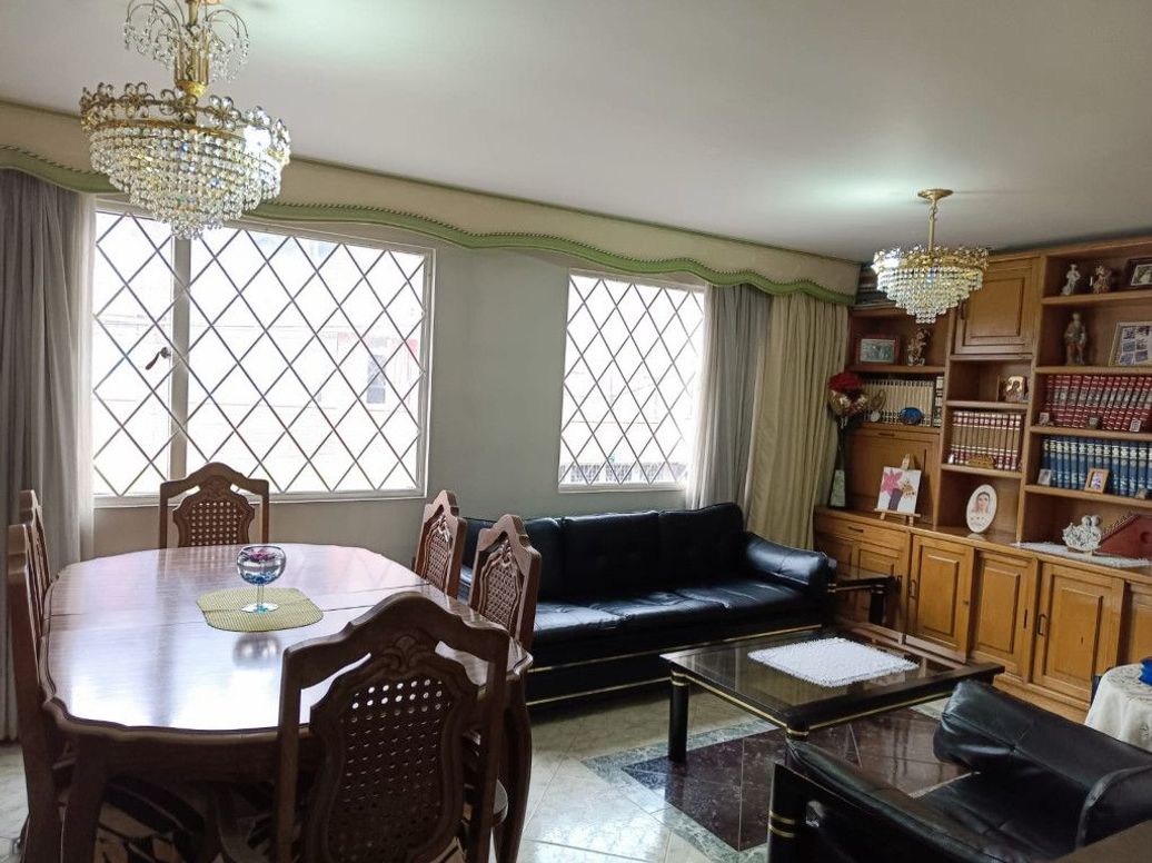 Casa de 8 alcobas en venta en Prado Veraniego, Bogotá, 253 m² · foto 13 de 18