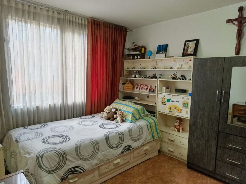 Casa de 8 alcobas en venta en Prado Veraniego, Bogotá, 253 m² · foto 10 de 18