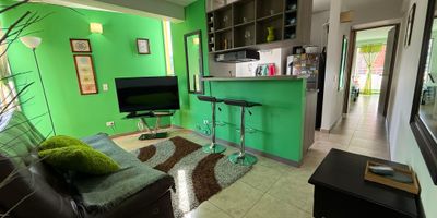 Apartaestudio en Arriendo  Pilarica, Robledo

Vive con comodidad y excelente ubicacion en este apartaestudio moderno y funcional. Cuenta con 1 habitacion con closet, 1 bano, sala-comedor integrada, cocina integral con red de gas, zona de ropas independiente y un balcon con agradable vista. Sus espacios son comodos, iluminados y bien ventilados, lo que garantiza un ambiente acogedor.

El edificio ofrece ascensor para mayor comodidad y esta estrategicamente ubicado cerca de importantes instituciones educativas como la Universidad de Antioquia (sede Robledo), el ITM, y Pascual Bravo. Ademas, cuenta con facil acceso a transporte publico y vias principales.

