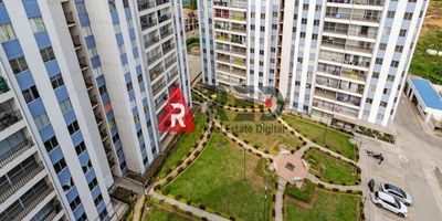 Apartamento para estrenar en Los Almendros Jamundi, de 58 metros, en tercer piso, dos ascensores por torre, el apartamento viene con sala comedor, cocina integral, zona de oficios,   tres habitaciones, la habitación principal con baño y vestier, baño de habitaciones, la tercer habitación está abierta, cuenta con muy buena distribución, balcón con vista al exterior, parqueadero asignado,  el condominio cuenta con un diseño fresco, las zonas comunes son ideales para disfrutar,  en medio de los edificios hay una zona para sentarse a compartir rodeado de jardines, si te gusta el deporte hay  cancha múltiple para jugar futbol o básquet, piscina y salón social, cuenta con zona de juegos infantiles para los más pequeños
Comprometidos con el medio ambiente, está muy bien organizada la UTB (unidad técnica de basuras), en la  cual  podrá reciclar
En zona de alta valorización por el desarrollo de nuevos proyectos, muy cerca de la panamericana, diagonal a las veraneras