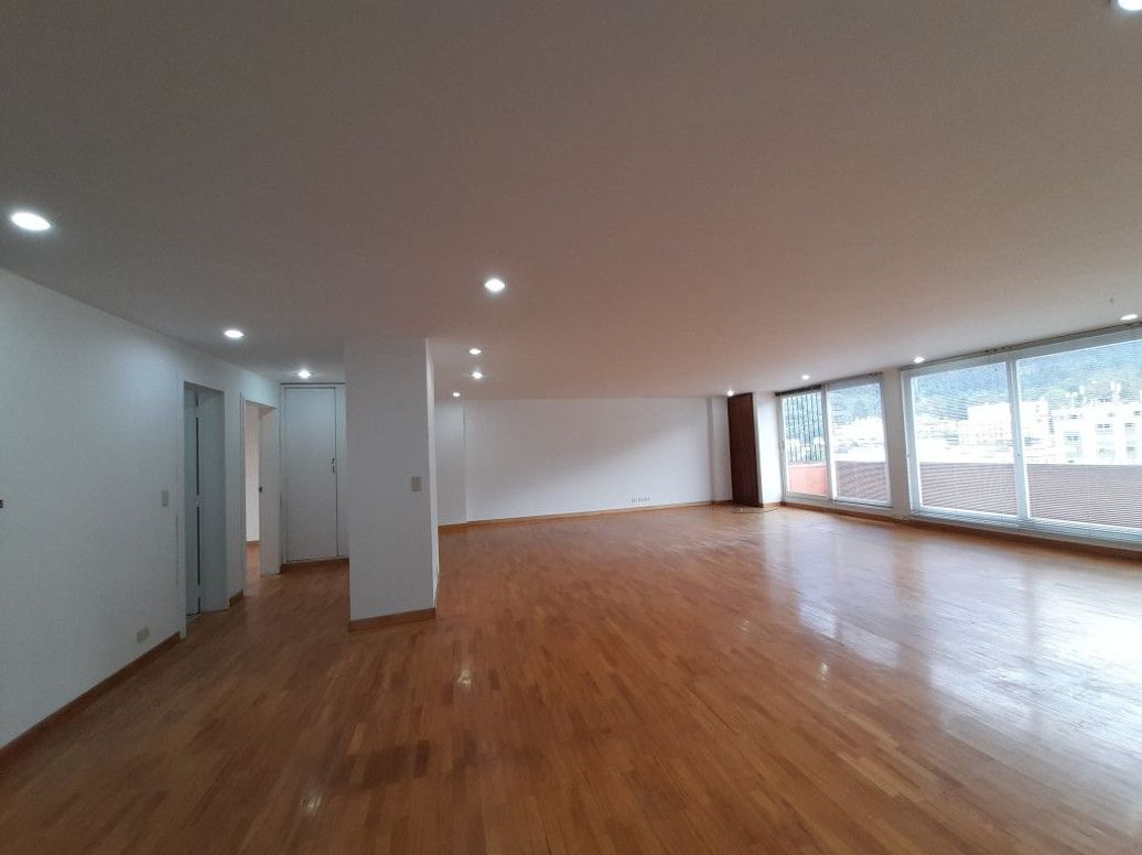 Apartamento de 2 alcobas en venta en La Veracruz, Bogotá, 122 m² · foto 2 de 19