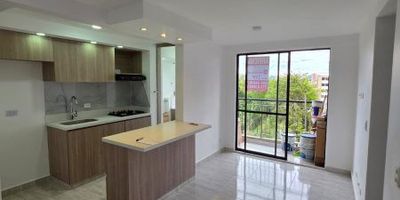 Vive en el corazón del Oriente Antioqueño con todas las comodidades a tu alcance. Este moderno apartamento en piso 6, ubicado en unidad cerrada sobre la vía Marinilla–Rionegro, te ofrece seguridad 24/7, parqueadero, zonas verdes, y cercanía a colegios, supermercados y el Club La Macarena. 
Ideal para quienes valoran la tranquilidad sin alejarse de la ciudad.